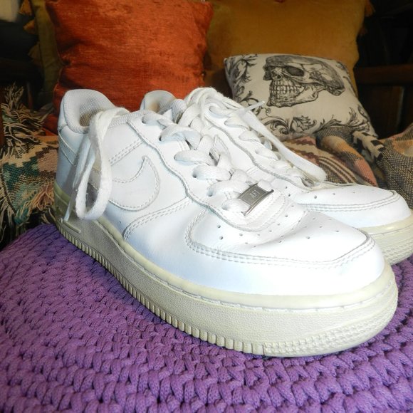 air force 1 tennis shoes